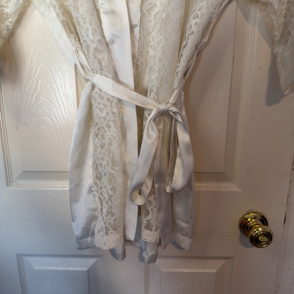 VTG Victorias Secret Gold Label White Lace Floral Belted Robe Kimono One Size - Picture 9 of 13